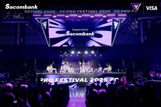 Sacombank följer med Visa på e-sportevenemanget EA SPORTS FC PRO FESTIVAL - Foto 5. Sacombank đồng hành cùng Visa tại sự kiện thể thao điện tử EA SPORTS FC PRO FESTIVAL - Ảnh 5.