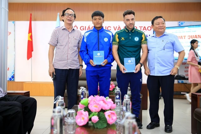 Trường ĐH Đồng Tháp 'chơi lớn' có HLV ngoại, chi hơn nửa tỉ đồng giải sinh viên - Ảnh 2.