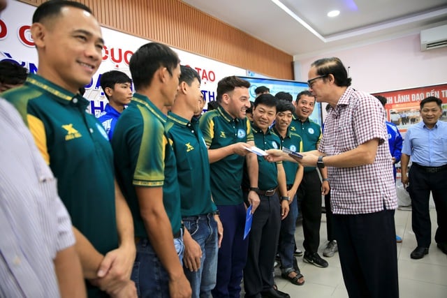 Trường ĐH Đồng Tháp 'chơi lớn' có HLV ngoại, chi hơn nửa tỉ đồng giải sinh viên - Ảnh 6.