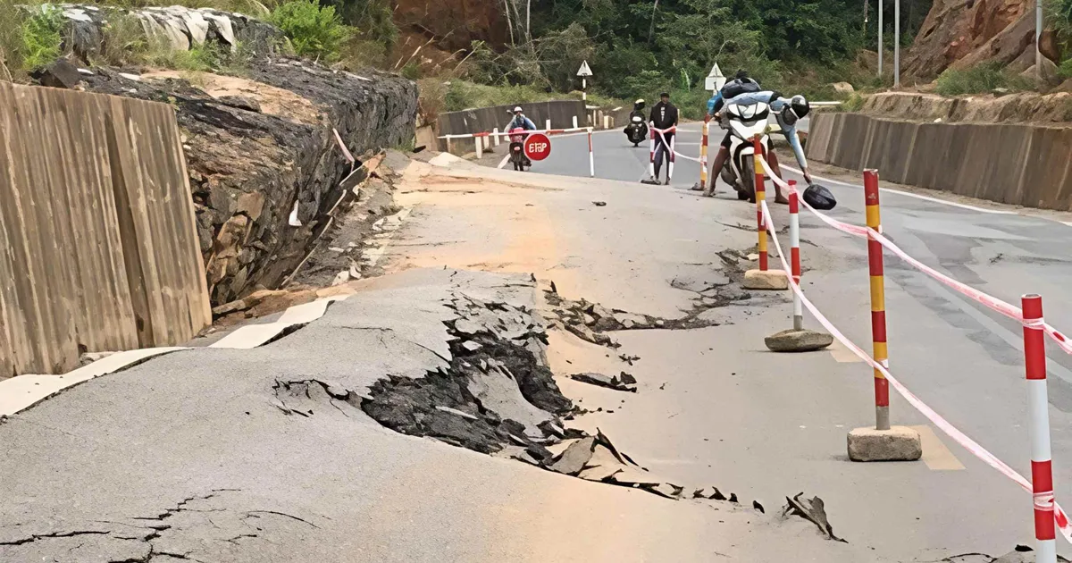 Quảng Ngãi: Quốc lộ 24 sụt lún, ảnh hưởng giao thông