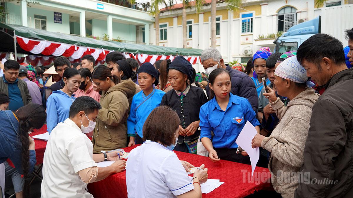 มีผู้คนจำนวนมากเข้ามารับการตรวจรักษาพยาบาล