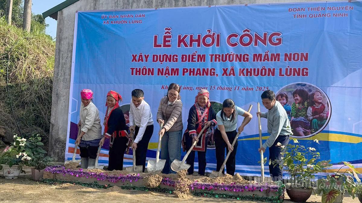 ថ្នាក់ដឹកនាំឃុំឃួនលួង និងតំណាងក្រុមស្មគ្រ័ចិត្ត និងប្រជាពលរដ្ឋក្នុងមូលដ្ឋាន ធ្វើពិធីបើកការដ្ឋានសាងសង់សាលាមត្តេយ្យភូមិណាំផាង។