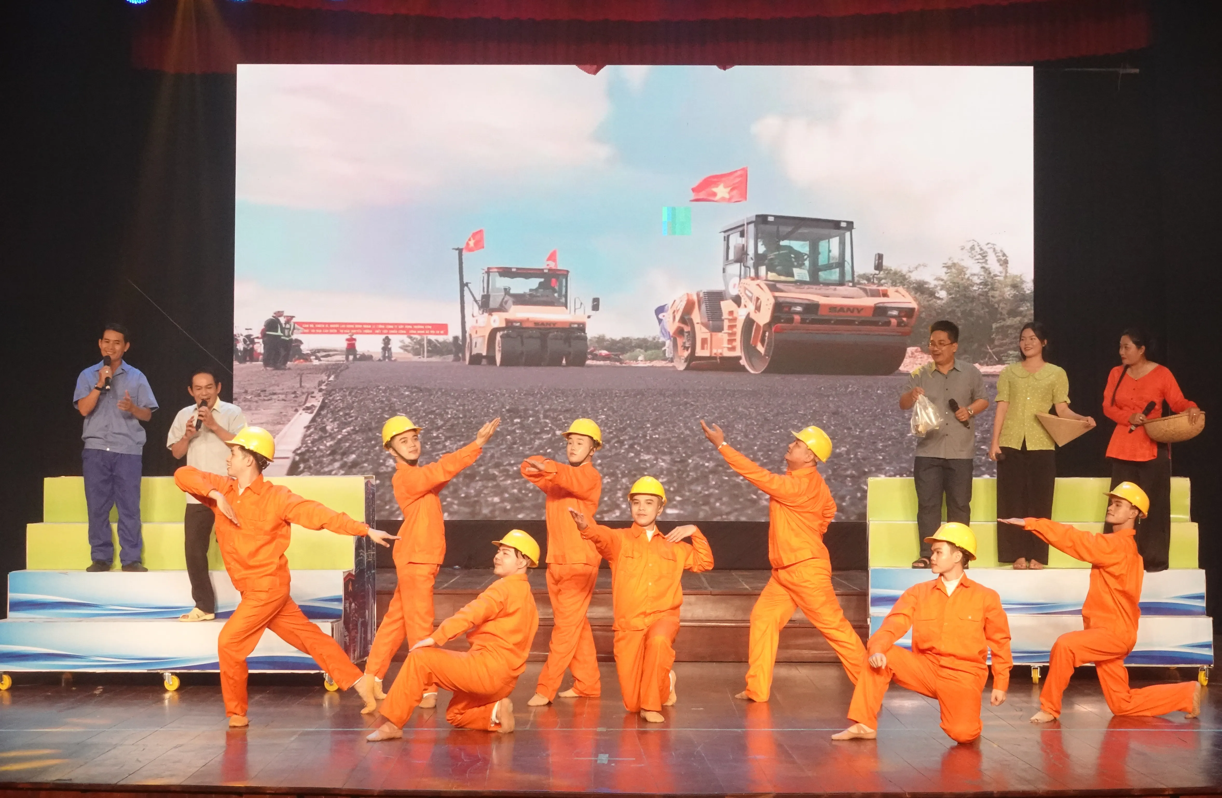 Can Tho City deltar i den nationella mässkonstfestivalen för bostadsområden