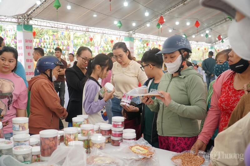 Mange mennesker og bedrifter lærer, besøker og handler på programmet.