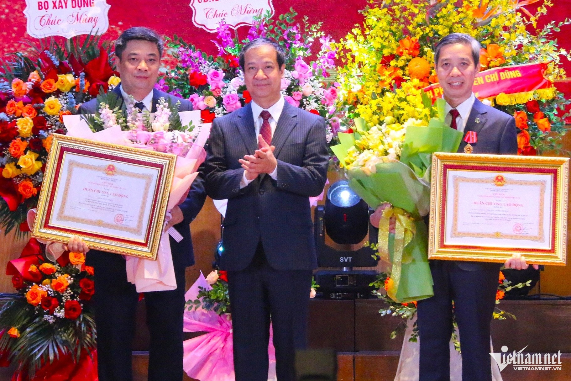 เหรียญแรงงานชั้นสาม W-JPG.jpg