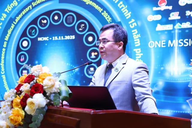 ৭০% এরও বেশি চিকিৎসার সিদ্ধান্ত পরীক্ষার ফলাফলের উপর নির্ভর করে - ছবি ২। Hơn 70% quyết định điều trị phụ thuộc kết quả xét nghiệm- Ảnh 2.