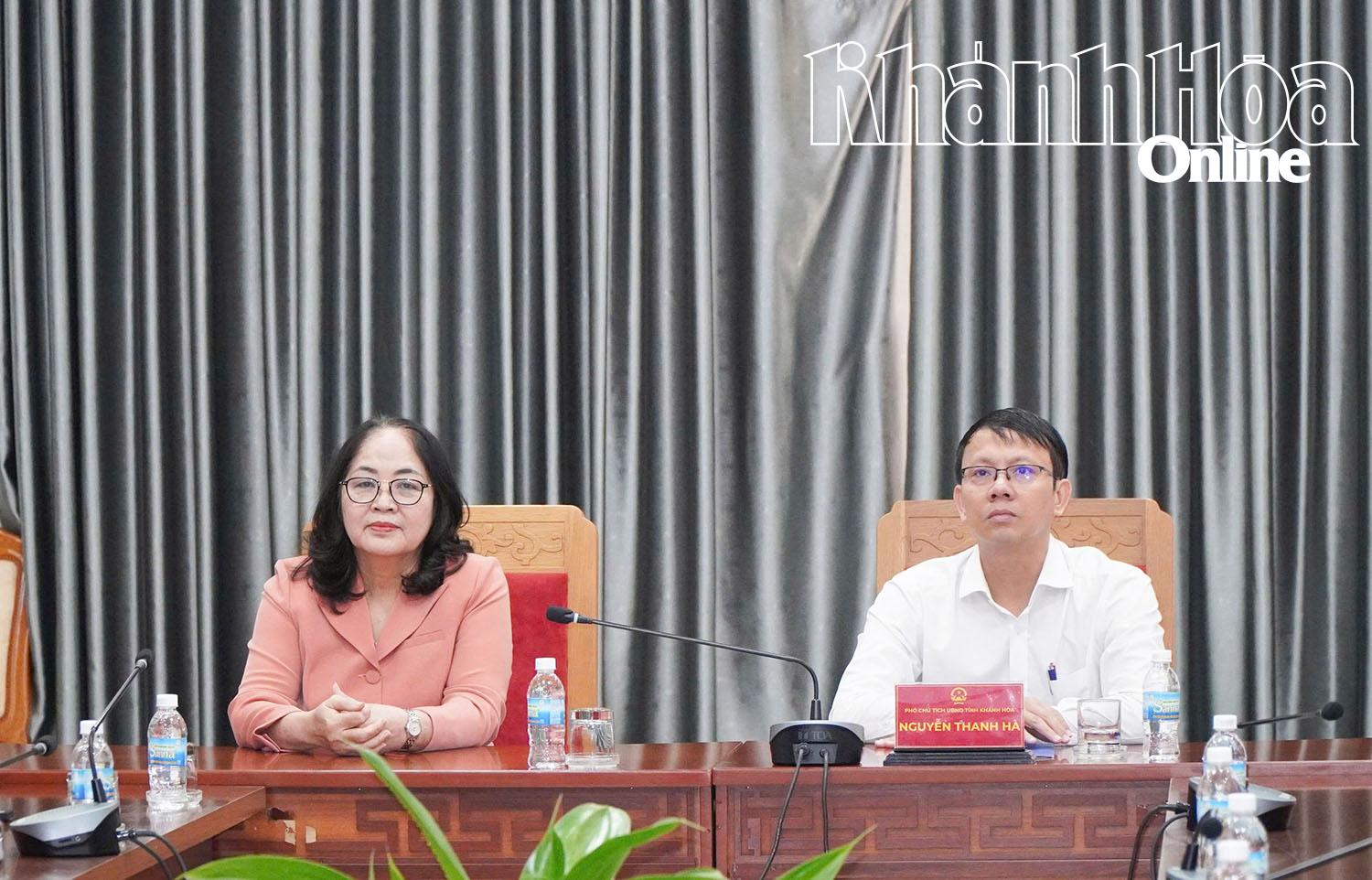 សមមិត្ត Nguyen Thanh Ha និងថ្នាក់ដឹកនាំសមាគមមនុស្សចាស់ខេត្តបានចូលរួមសិក្ខាសាលានៅស្ពាន Khanh Hoa។