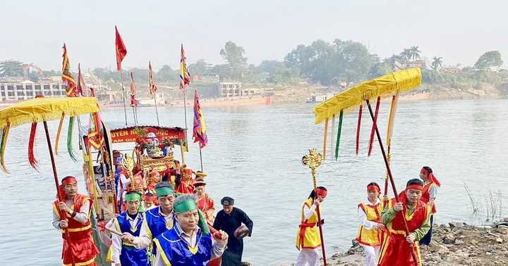 Tục rước nước Đền Tam Giang