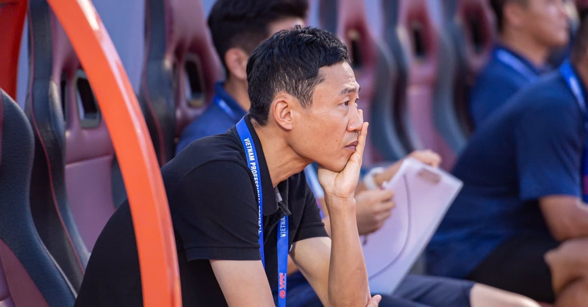 Cựu trợ lý của HLV Kim Sang Sik mất việc ở CLB Thanh Hóa