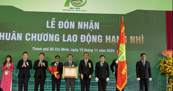 Trường ĐH Nông Lâm TP HCM nhận Huân chương Lao động hạng nhì