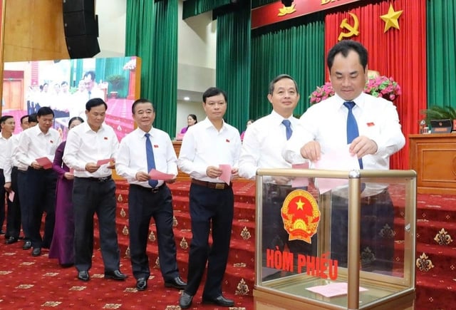 Mr. Nguyen Huy Dung is Chairman of Thai Nguyen Provincial People's Committee - Photo 1. Ông Nguyễn Huy Dũng làm Chủ tịch UBND tỉnh Thái Nguyên- Ảnh 1.