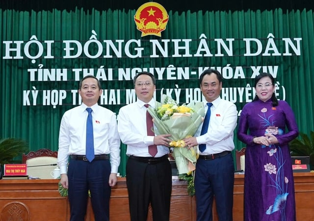 Mr. Nguyen Huy Dung is Chairman of Thai Nguyen Provincial People's Committee - Photo 2. Ông Nguyễn Huy Dũng làm Chủ tịch UBND tỉnh Thái Nguyên- Ảnh 2.