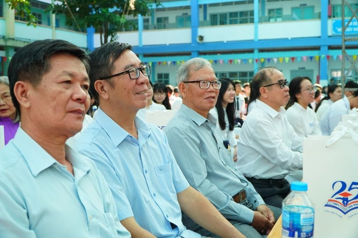 25 năm hành trình chuyển mình rực rỡ từ trường học