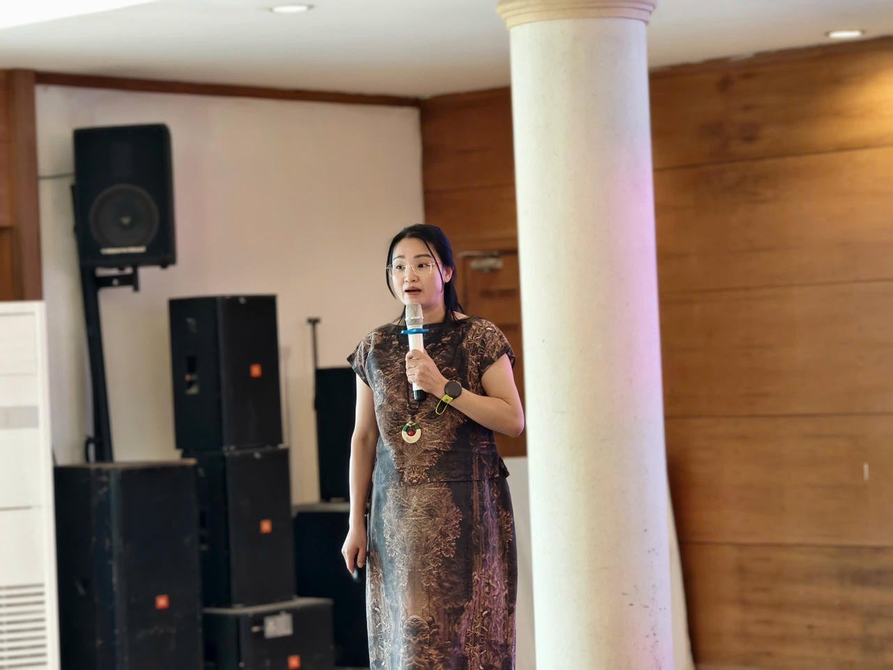 Paní Tran Thi Loan - vedoucí oddělení průmyslu, Ministerstvo hospodářské spolupráce a rozvoje venkova, přednesla na workshopu příspěvek