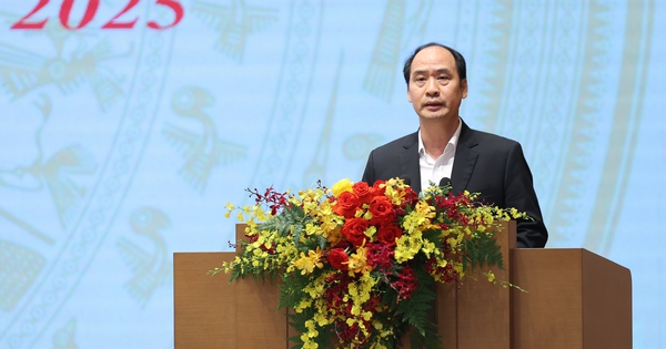 Bộ Nội vụ: Đẩy mạnh cải cách công vụ, đề xuất điều chỉnh tiền lương cán bộ