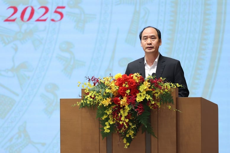 Ministerio del Interior: Impulsando la reforma del servicio civil, proponiendo ajustar los salarios de los funcionarios - Foto 1. Bộ Nội vụ: Đẩy mạnh cải cách công vụ, đề xuất điều chỉnh tiền lương cán bộ- Ảnh 1.