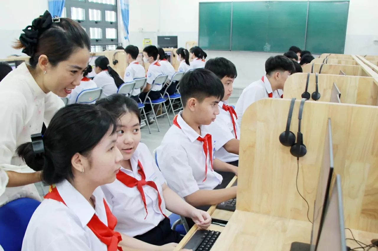 Цифровий щит для студентів у нову еру Lá chắn số cho học sinh trong thời đại mới