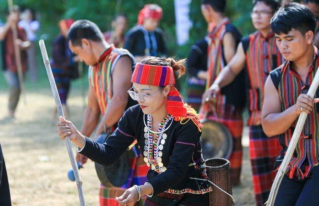 Stärka kommunikationen och öka människors medvetenhet om flerdimensionell fattigdomsminskning över hela landet - Foto 1. Đẩy mạnh truyền thông, nâng cao nhận thức của người dân về giảm nghèo đa chiều trên phạm vi cả nước - Ảnh 1.