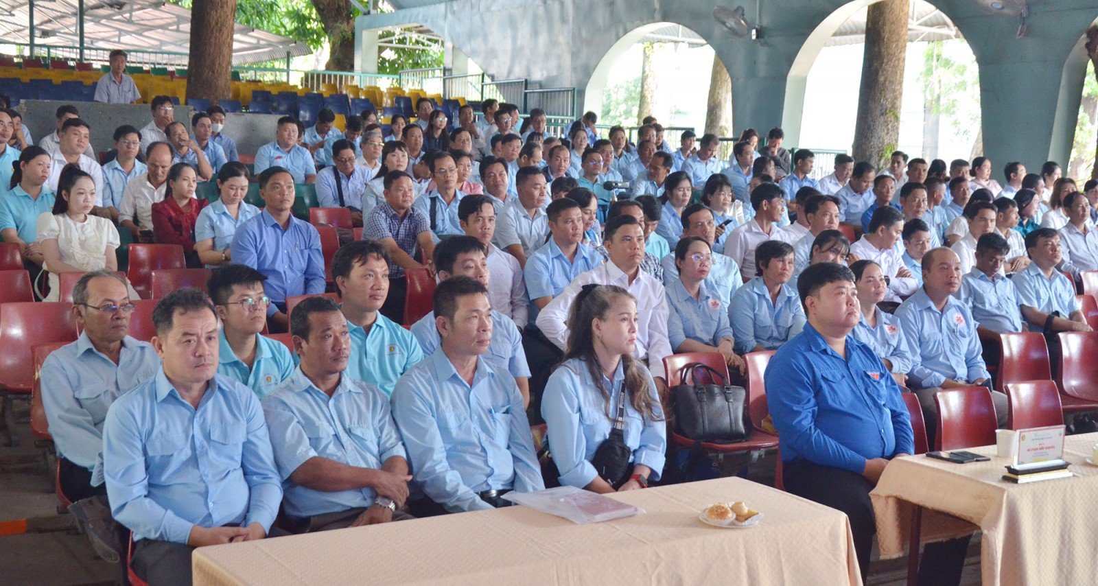 An Giang organiza uma reunião com os professores que são Líderes de Equipe.