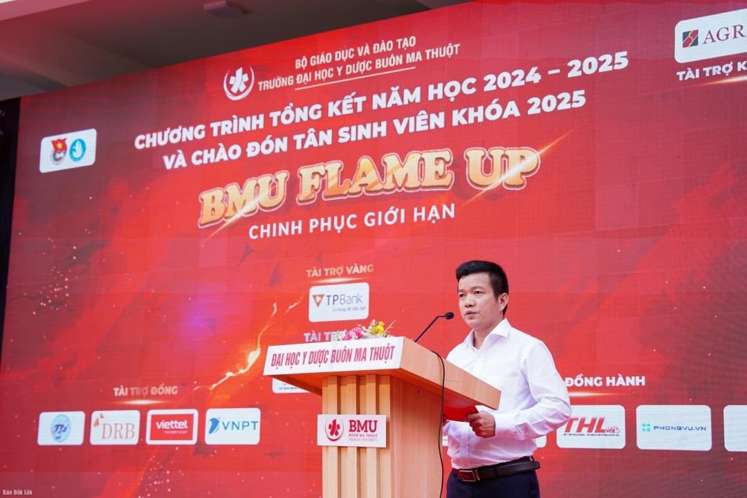 На программе выступил заместитель руководителя Комиссии по пропаганде и мобилизации масс провинциального комитета партии Тран Доан Той.