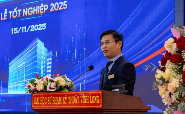 Pemberian diploma dan penyambungan lapangan pekerjaan bagi 1.140 insinyur dan magister baru - Foto 1. Trao bằng tốt nghiệp và kết nối việc làm cho 1.140 tân kỹ sư, thạc sĩ- Ảnh 1.