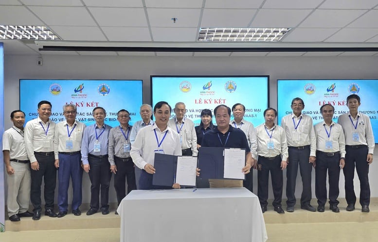 ការផ្សព្វផ្សាយផលិតផលជីវសាស្រ្តលើអង្ករ៖ 'សំបុត្របៃតង' សម្រាប់អង្ករវៀតណាម - រូបថត ២. Thúc đẩy chế phẩm sinh học trên lúa: 'Tấm vé xanh' cho hạt gạo Việt- Ảnh 2.