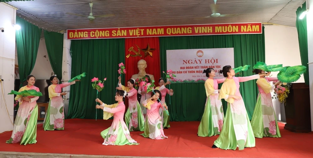 ភូមិ Mau Yen 1 ឃុំ Linh Toai លើកកំពស់សាមគ្គីភាព កសាងលំនៅឋានស៊ីវិល័យ និងស្នេហា