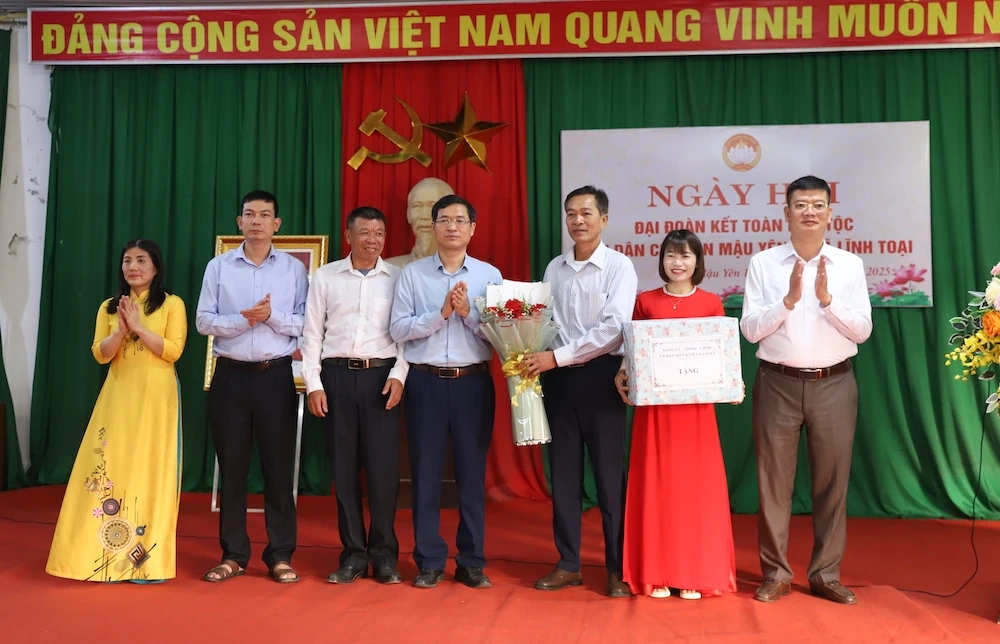 ភូមិ Mau Yen 1 ឃុំ Linh Toai លើកកំពស់សាមគ្គីភាព កសាងលំនៅឋានស៊ីវិល័យ និងស្នេហា