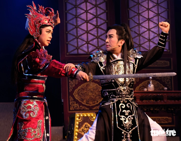 چهره بین تین به دلیل «سنگدلی» کیم تو لونگ، از شکل افتاده بود - عکس ۳. Kim Tử Long - Ảnh 4.