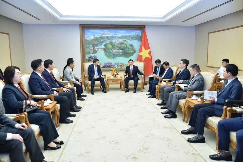 ឧបនាយករដ្ឋមន្ត្រី Ho Duc Phoc ទទួលជួបប្រធានក្រុម Hoa Thiet (ចិន) - រូបថត ៣. Phó Thủ tướng Hồ Đức Phớc tiếp Chủ tịch Tập đoàn Hoa Thiết (Trung Quốc)- Ảnh 3.