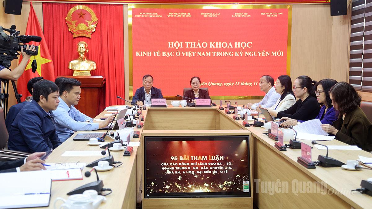 Επισκόπηση του εργαστηρίου στη γέφυρα της επαρχίας Tuyen Quang.