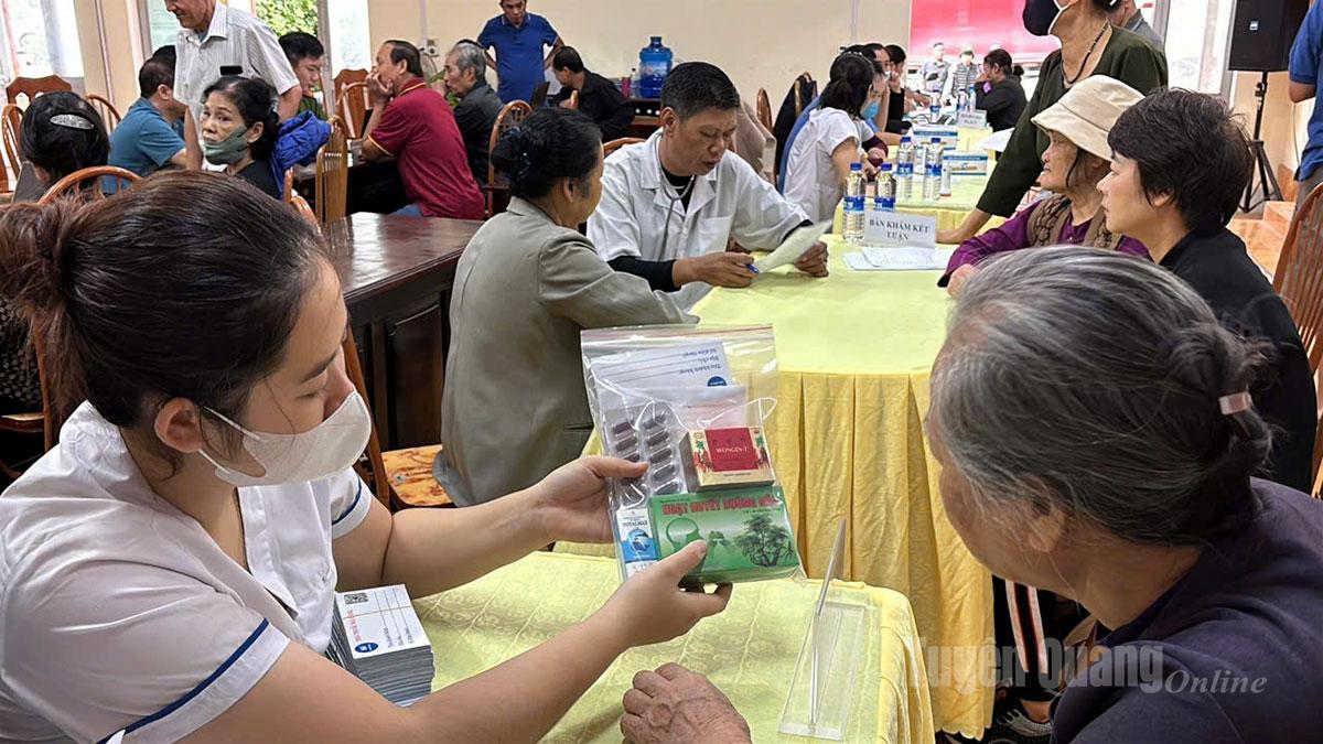 Υγειονομική περίθαλψη ηλικιωμένων στο An Tuong Ward, στην επαρχία Tuyen Quang