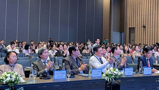 Red River Delta Pediatri Derneği 2025 çocuk sağlığı hizmetlerinin kalitesini artırıyor - Fotoğraf 1. Hội Nhi khoa Đồng bằng sông Hồng 2025 nâng cao chất lượng chăm sóc sức khỏe trẻ em- Ảnh 1.