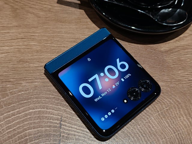 - ছবি ১। Trải nghiệm Motorola Razr 60: điện thoại gập tinh tế cho người dùng hiện đại - Ảnh 1.