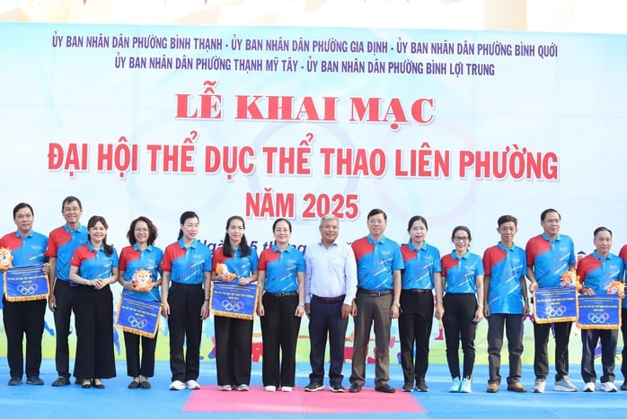 2.000 vận động viên tham gia Đại hội Thể dục Thể thao liên phường 2025 tại TPHCM - Ảnh 1.