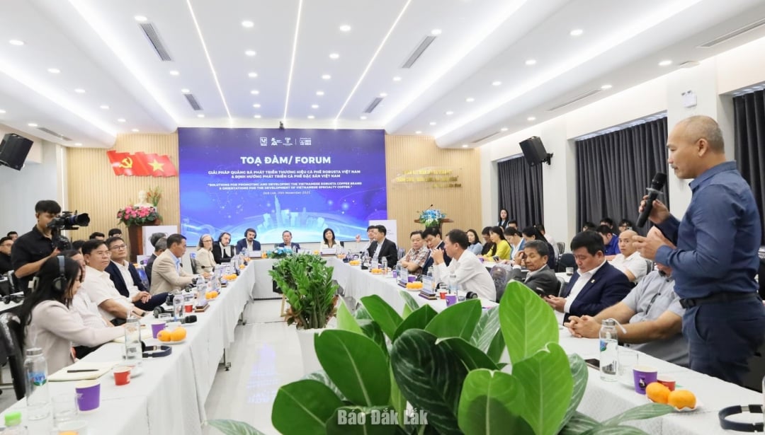 Afgevaardigden die het seminar bijwonen.