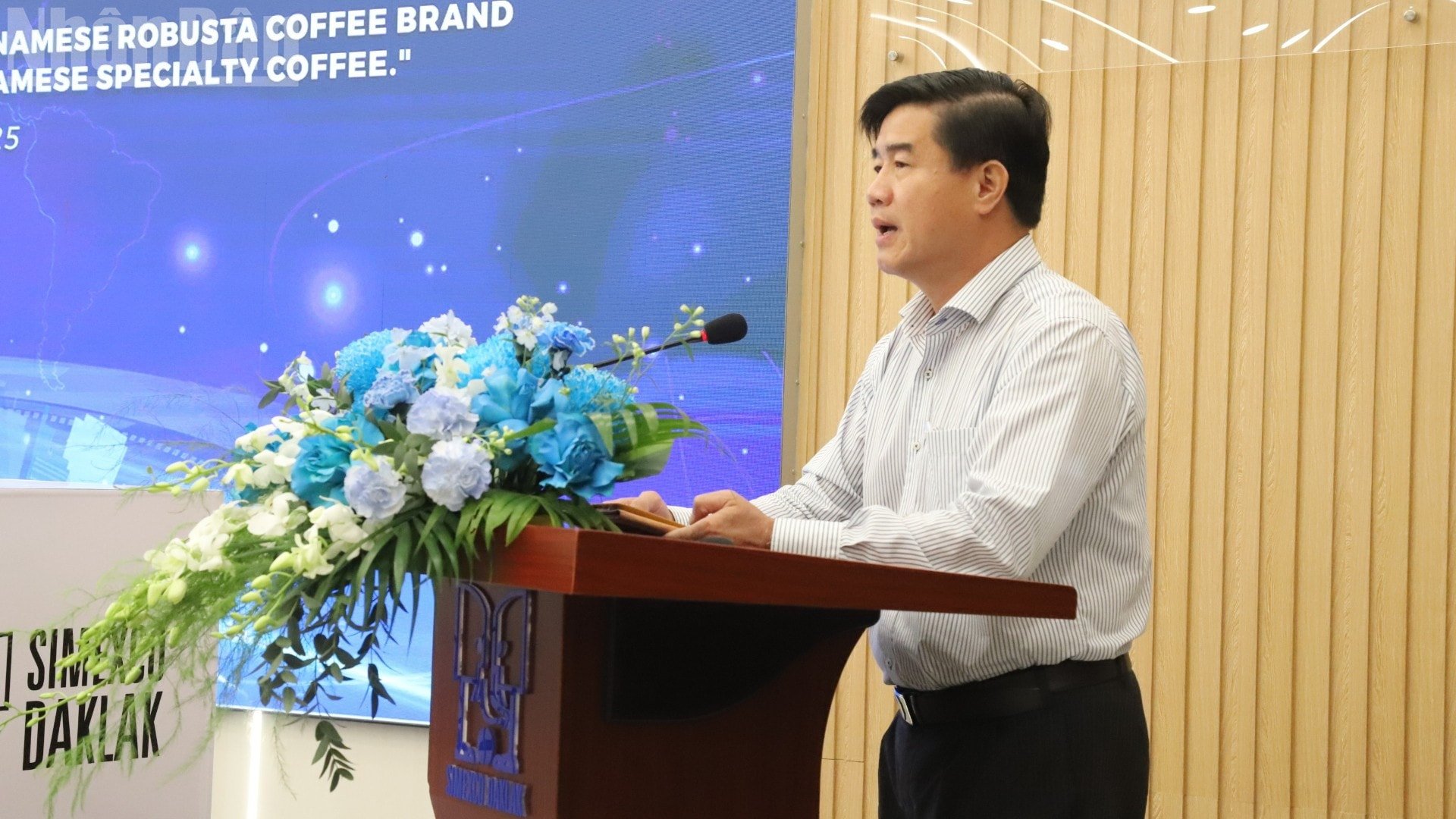 O vice-presidente do Comitê Popular da Província de Dak Lak, Nguyen Thien Van, discursou no seminário. ndo_tl_img-7778-8957.jpg