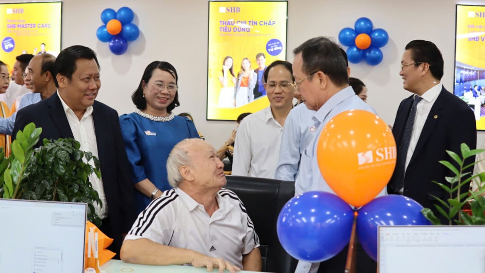 SHB Long An eröffnete freudig seinen neuen Hauptsitz: Bessere Erfüllung der vielfältigen Kundenbedürfnisse