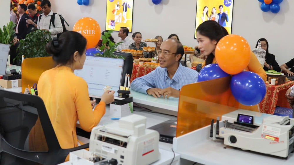 SHB Long An eröffnete freudig seinen neuen Hauptsitz: Bessere Erfüllung der vielfältigen Kundenbedürfnisse