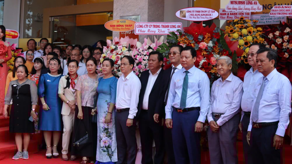 SHB Long An eröffnete freudig seinen neuen Hauptsitz: Bessere Erfüllung der vielfältigen Kundenbedürfnisse