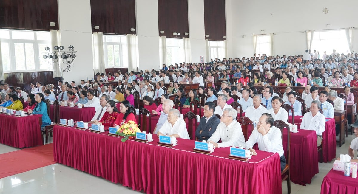 Quang cảnh buổi họp mặt.