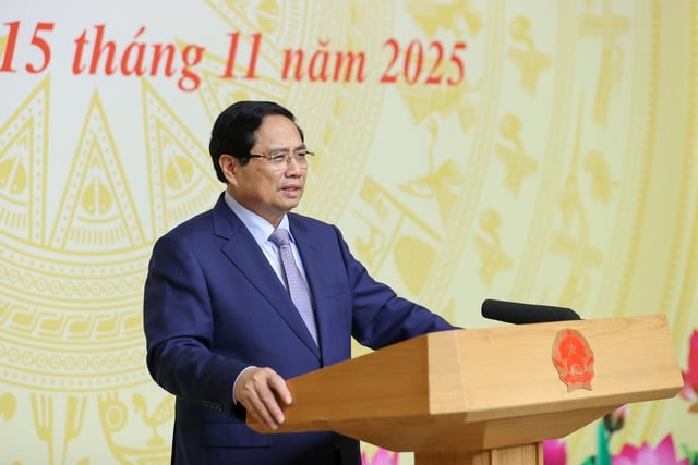 Prim-ministru: Consolidarea luptei împotriva violenței în școli și gestionarea utilizării internetului de către elevi - Foto 2.