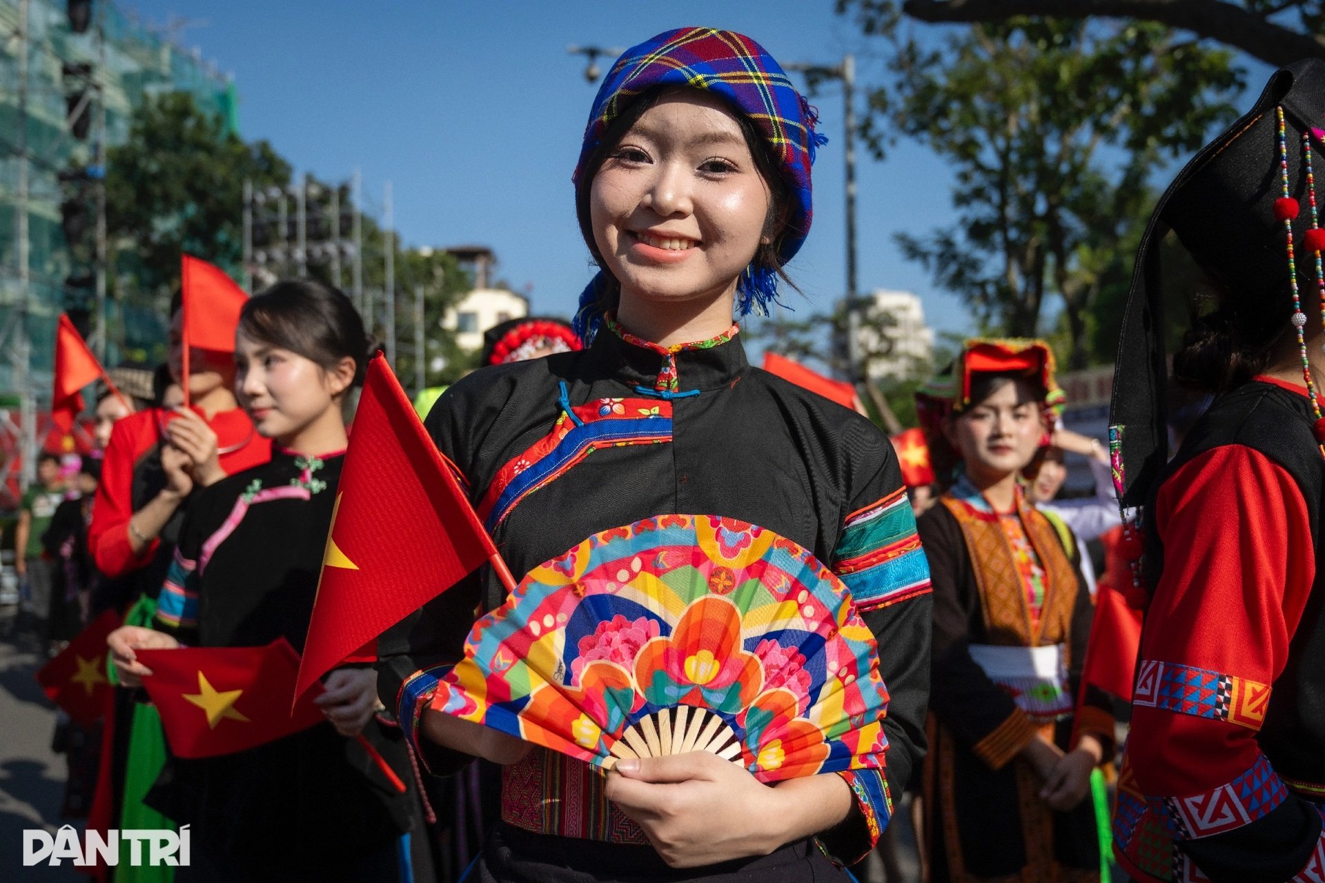 Hơn 1.000 người diễu hành cổ phục, khoe sắc rực rỡ quanh hồ Hoàn Kiếm - 9