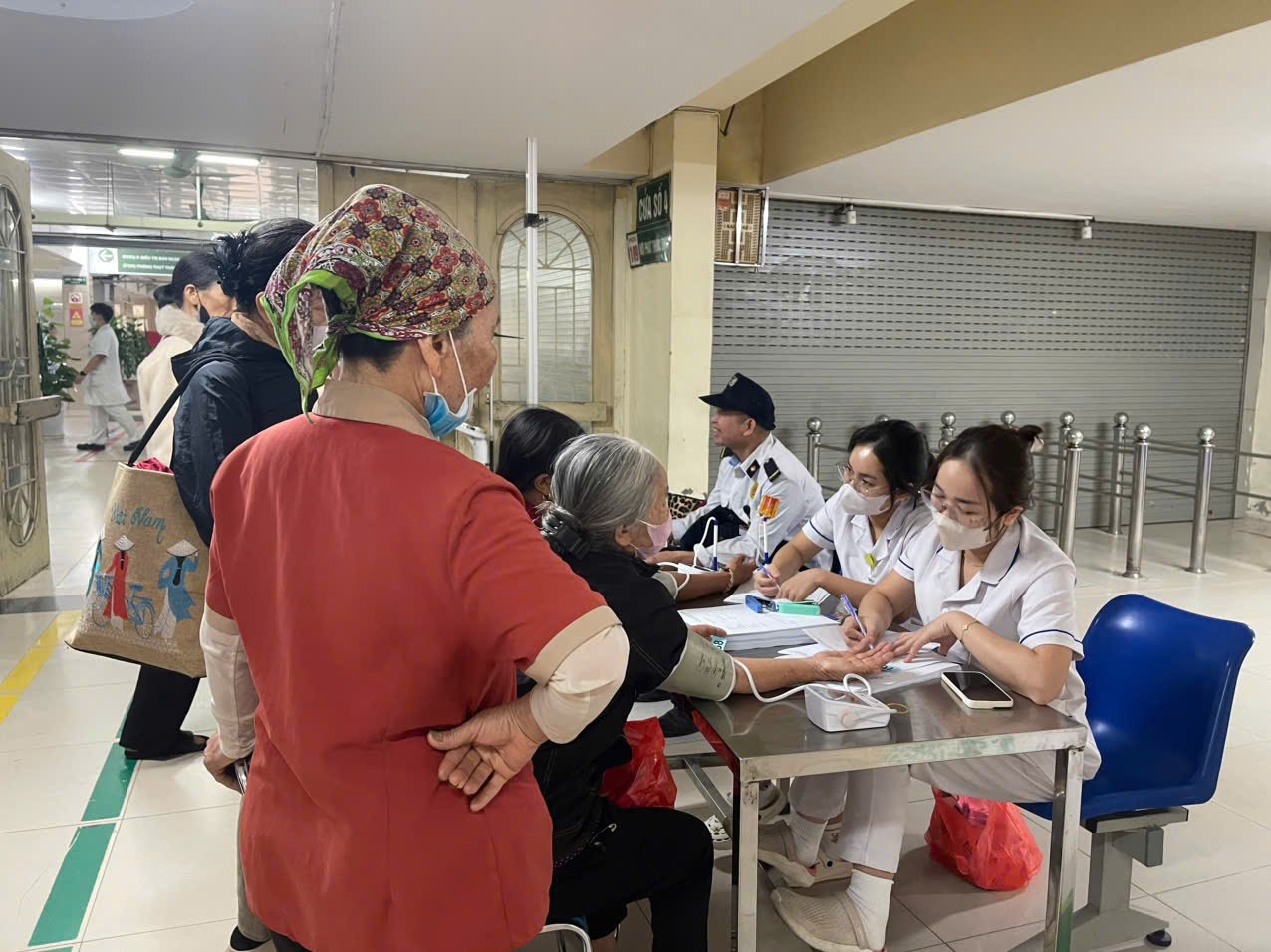 Chuyên gia Bệnh viện Bạch Mai: Khó thở, ho mãn tính đừng chủ quan, hãy nghĩ đến COPD- Ảnh 2.