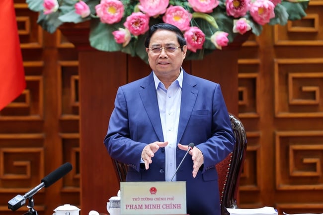 សម្តេចនាយករដ្ឋមន្ត្រី អញ្ជើញជាអធិបតីក្នុងកិច្ចប្រជុំពិនិត្យគម្រោងផែនការអ័ក្សផ្លូវទេសភាពទន្លេក្រហម និងតំបន់ទីក្រុងកីឡាអូឡាំពិក - រូបថត ២. Thủ tướng chủ trì cuộc họp xem xét Đồ án quy hoạch trục đại lộ cảnh quan sông Hồng và Khu đô thị thể thao Olympic - Ảnh 2.