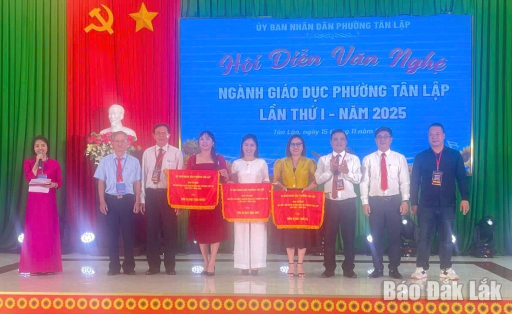 Unidades escolares ganharam o primeiro, segundo e terceiro prêmios em coletivos.