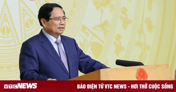 Thủ tướng: Mỗi thầy, cô giáo tiếp tục là tấm gương sáng về rèn đức, luyện tài