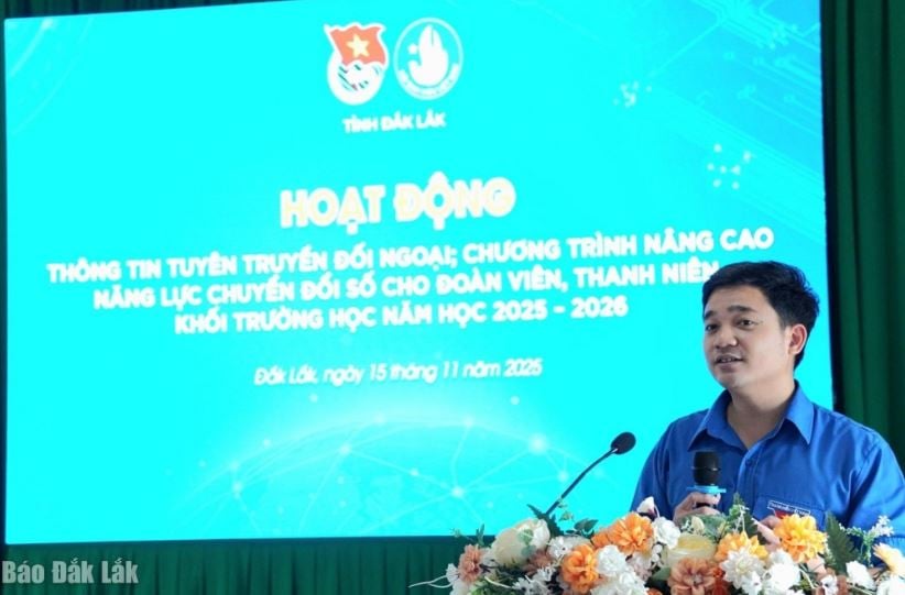 Utländsk informations- och propagandajournalist. Foto: Dak Lak Newspaper. Báo cáo viên thông tin tuyên truyền đối ngoại. Ảnh: Báo Đắk Lắk.