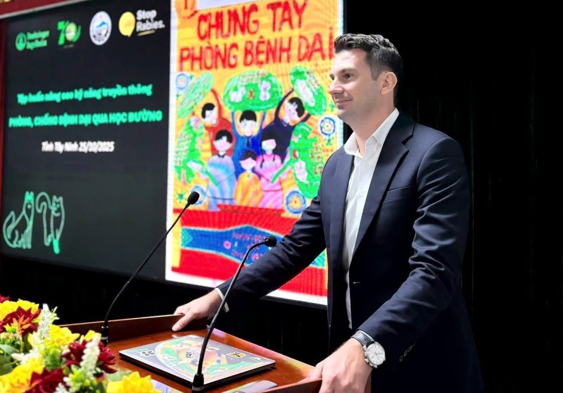 M. Niklas Birkner, directeur général de Boehringer Ingelheim Vietnam, a pris la parole lors de cet événement. Photo : Boehringer Ingelheim Vietnam. Ông Niklas Birkner, Tổng Giám đốc Boehringer Ingelheim Việt Nam phát biểu tại sự kiện. Ảnh: Boehringer Ingelheim Việt Nam.