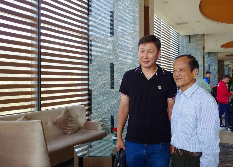 HLV Kim Sang-sik và đội tuyển Việt Nam đã đến Lào an toàn, không chủ quan khi đấu chủ nhà- Ảnh 1.